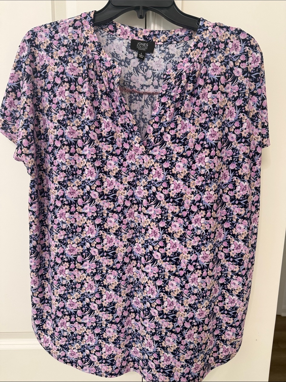 Jones New York Pink and Navy Floral Short-Sleeve V-Neck Top